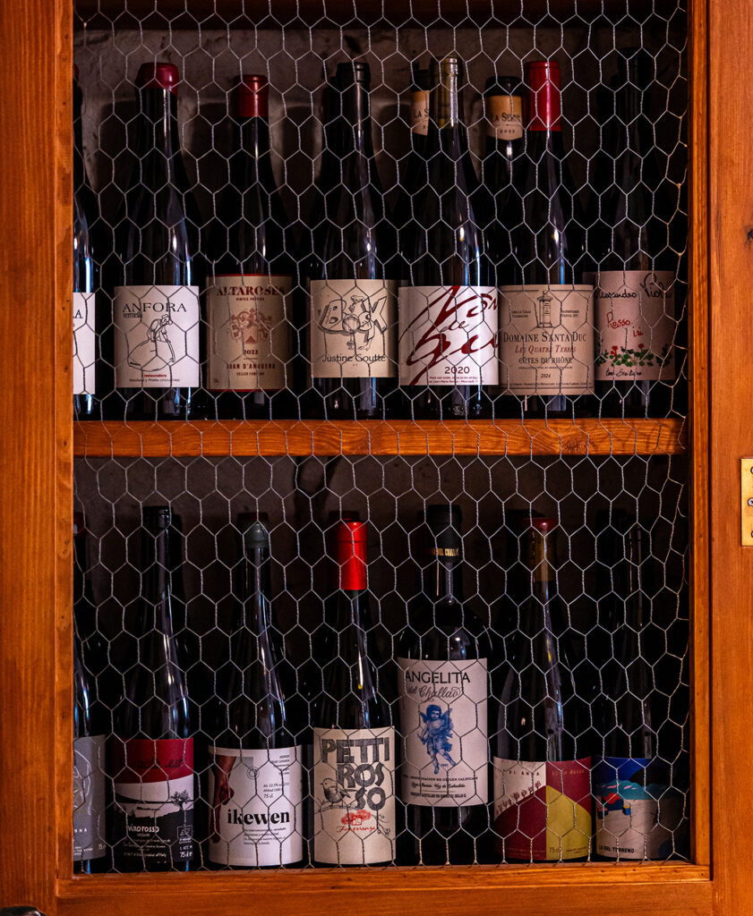 Bodega Solera, vinoteca y bar de tapas en el barrio de Gràcia, Barcelona